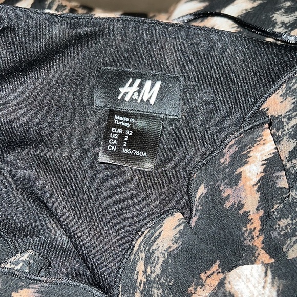 H&M RUFFLED CHEETAH PRINT ROMPER - Picture 5 of 5